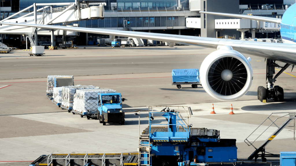 airport - Flight on cargo unloading